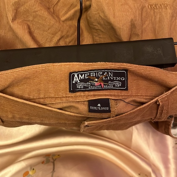 American Living, corduroy design skirt with spacious pockets & card pocket. - Picture 3 of 3